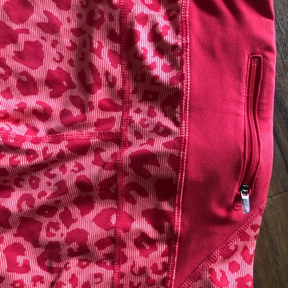 Nike Crop Leggings - Pink Leopard Print - Size S - Picture 3 of 6